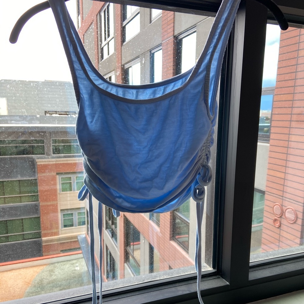 Side tie top